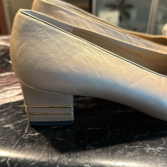 Shoes - Picture 4 of 6